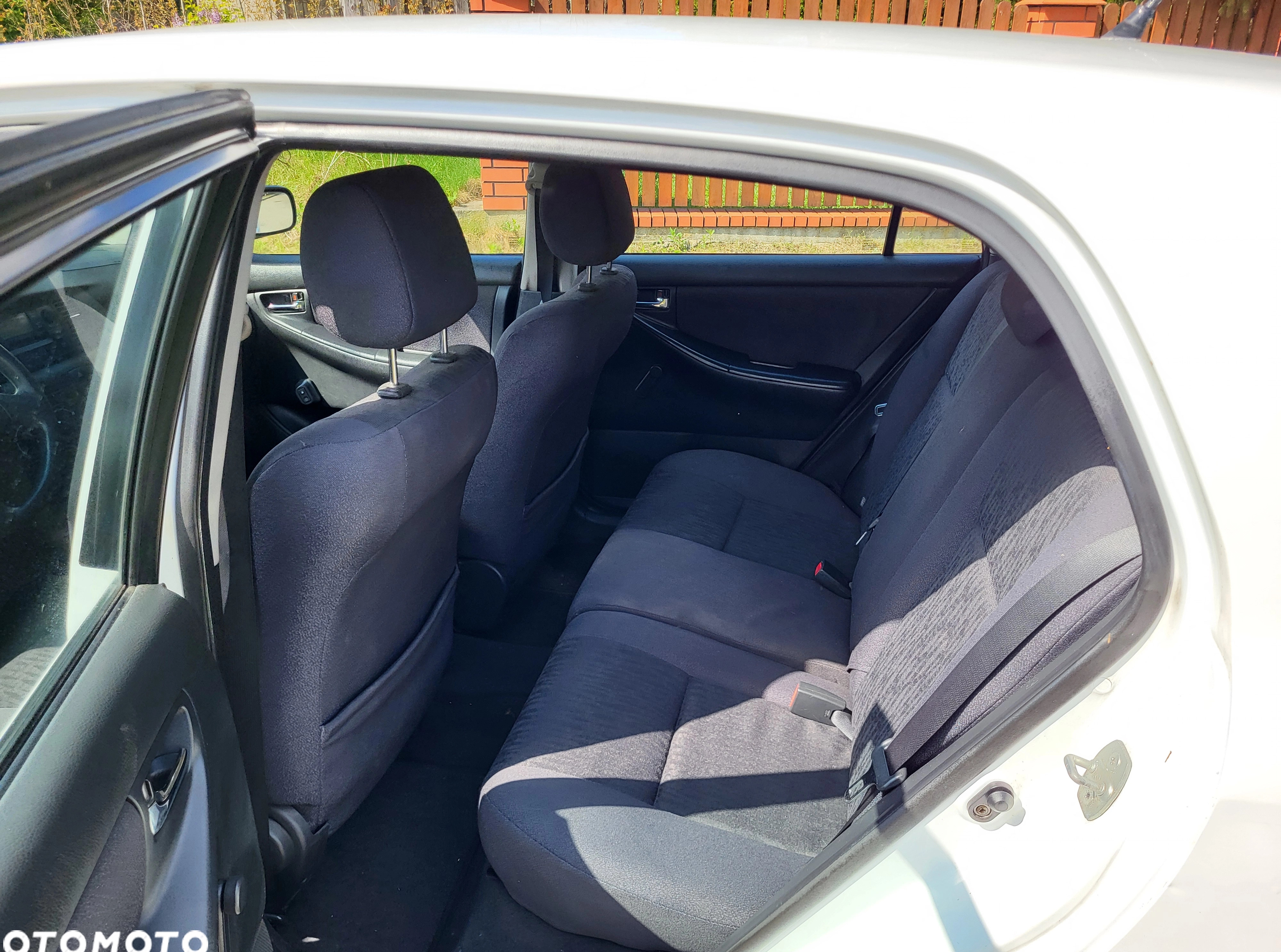 Toyota Corolla cena 8200 przebieg: 275486, rok produkcji 2004 z Warszawa małe 67